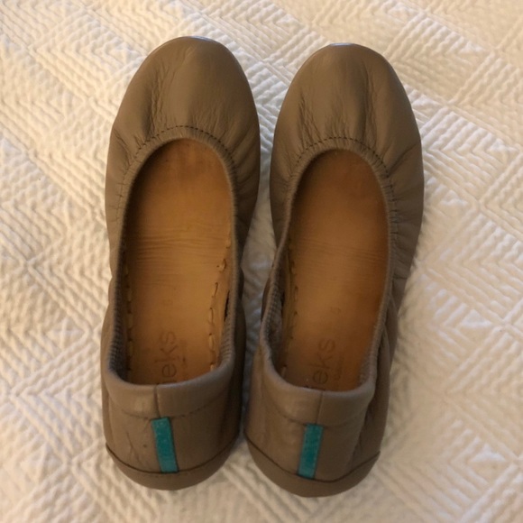 Tieks Taupe Size 5 - Picture 1 of 6